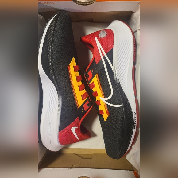 Nike Chiefs shoes - Picture 4 of 6